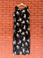 Load image into Gallery viewer, Vintage 90&#39;s Black &amp; White Floral Maxi Slip Dress (XL)