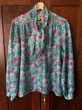 Load image into Gallery viewer, Vintage 80&#39;s Teal Floral Puffed Sleeve Pussy Bow Blouse (XL)