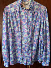 Load image into Gallery viewer, Vintage 80&#39;s Lilac Floral Removable Pussy Bow Tie Blouse (L-XL)