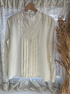 80's Does Victorian White With Lace Blouse (L-XL)
