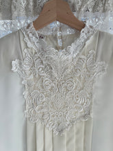Load image into Gallery viewer, 80&#39;s Does Victorian White With Lace Blouse (L-XL)