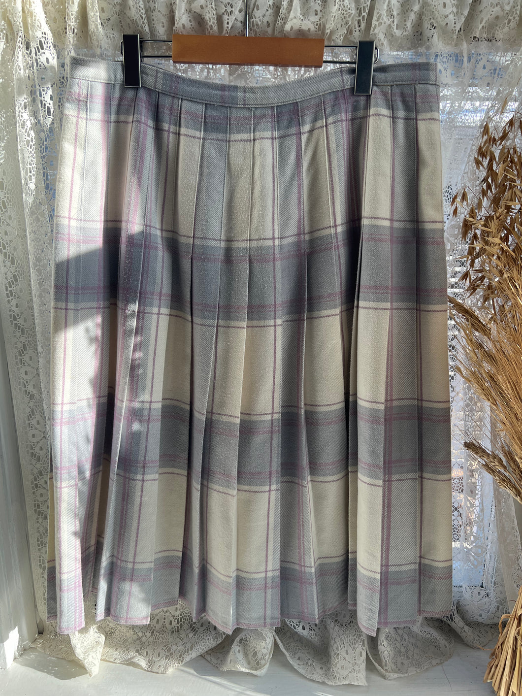 Vintage 80's Wool Plaid (Grey/Cream/Mauve) Pleated Skirt (XL)