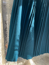 Load image into Gallery viewer, Vintage 70&#39;s Dark Teal 100% Wool Pleated Midi Skirt (With Tags Still On)