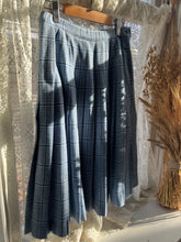 Load image into Gallery viewer, Vintage 70&#39;s Pendleton Blue &amp; White Houndstooth Wool Pleated Skirt