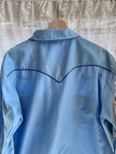 Load image into Gallery viewer, Vintage 90&#39;s Sky Blue &amp; Flower Embroidered Western Snap Shirt (&quot;men&#39;s&quot; XL)