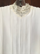 Load image into Gallery viewer, Vintage 80&#39;s Does Victorian Blouse in White (L)