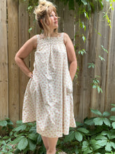 Load image into Gallery viewer, Vintage 70&#39;s Handmade Cotton Floral Smock Dress (WITH POCKETS!) (XS-S)